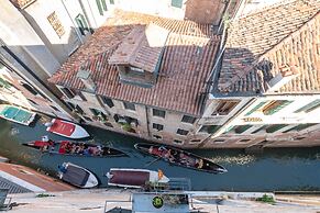 Ve.N.I.Ce Cera Angels's Attic