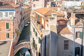 Ve.N.I.Ce Cera Angels's Attic