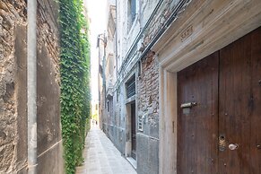 Ve.N.I.Ce Cera Angels's Attic