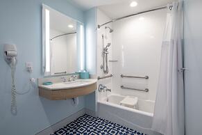 Universal's Endless Summer Resort - Surfside Inn and Suites