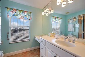 Sunkissed 3 Bedroom Townhouse by RedAwning