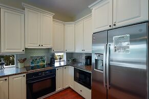 Sunkissed 3 Bedroom Townhouse by RedAwning