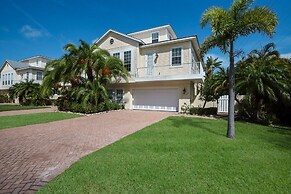 Sunkissed 3 Bedroom Townhouse by RedAwning