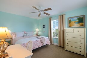 Sunkissed 3 Bedroom Townhouse by RedAwning