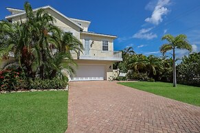 Sunkissed 3 Bedroom Townhouse by RedAwning