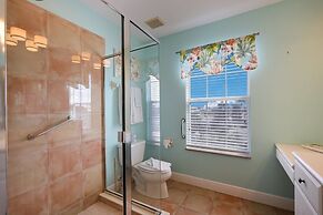 Sunkissed 3 Bedroom Townhouse by RedAwning