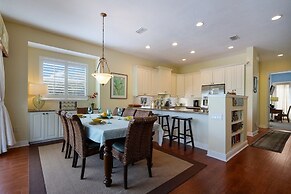 Sunkissed 3 Bedroom Townhouse by RedAwning