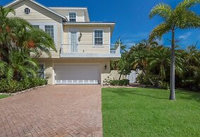 Sunkissed 3 Bedroom Townhouse by RedAwning