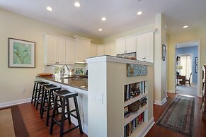 Sunkissed 3 Bedroom Townhouse by RedAwning