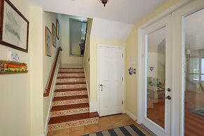 Sunkissed 3 Bedroom Townhouse by RedAwning