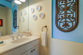 Sunkissed 3 Bedroom Townhouse by RedAwning