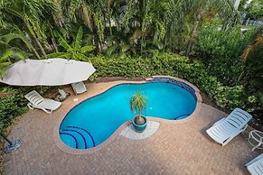 Sunkissed 3 Bedroom Townhouse by RedAwning