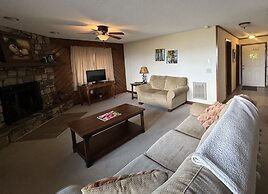 The Crest 200-j 1 Bedroom Condo by RedAwning