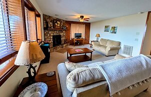 The Crest 200-j 1 Bedroom Condo by RedAwning