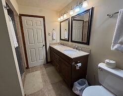 The Crest 200-j 1 Bedroom Condo by RedAwning