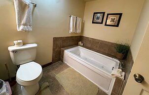 The Crest 200-j 1 Bedroom Condo by RedAwning