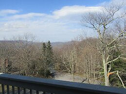 Skyleaf E_17 2 Bedroom Condo by RedAwning