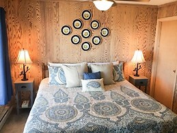 Skyleaf E_17 2 Bedroom Condo by RedAwning