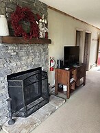 Skyleaf E_17 2 Bedroom Condo by RedAwning