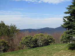 Cozt Downstairs Skyleaf D1 Condo by RedAwning