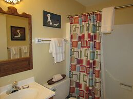 High Ceiling Skyleaf A9 Condo with Fireplace by RedAwning