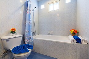 Batic House By Sharaya Hotel