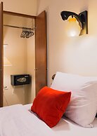 Batic House By Sharaya Hotel