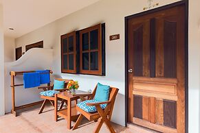 Batic House By Sharaya Hotel