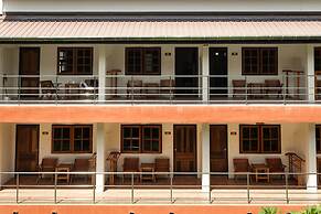 Batic House By Sharaya Hotel