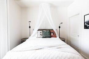 Bishop Arts Hotel by Qresorts.