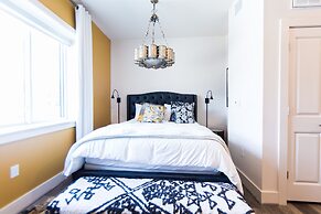 Bishop Arts Hotel by Qresorts.