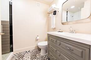 Bishop Arts Hotel by Qresorts.