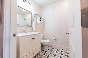 Bishop Arts Hotel by Qresorts.