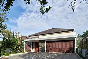 Narwastu Hill View 6BR Villa with a Private Pool