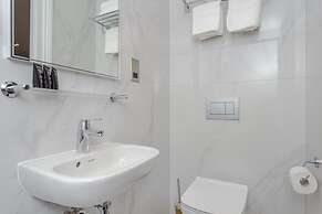 Alexander Apartments