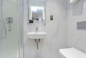 Alexander Apartments