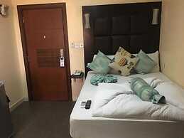 Cynergy Suites Royale