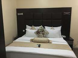 Cynergy Suites Royale