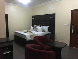 Cynergy Suites Royale