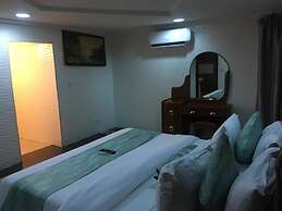 Cynergy Suites Royale