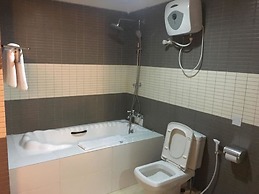 Cynergy Suites Royale