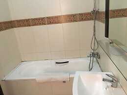 Cynergy Suites Royale