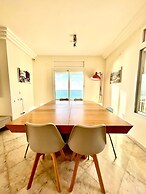 Luxurious Sea View 3BR Pool Spa and Gym