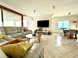 Luxurious Sea View 3BR Pool Spa and Gym