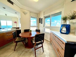 Luxurious Sea View 3BR Pool Spa and Gym