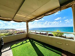 Luxurious Sea View 3BR Pool Spa and Gym