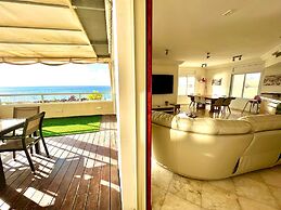 Luxurious Sea View 3BR Pool Spa and Gym