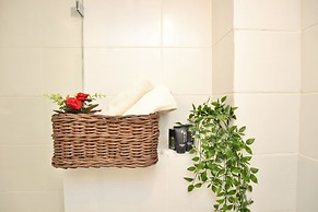 Amazing 3 Bedroom Garden Apartment near Gordon Beach