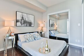 Luxury Lakeview Skyscraper by CN Tower