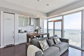 Luxury Lakeview Skyscraper by CN Tower